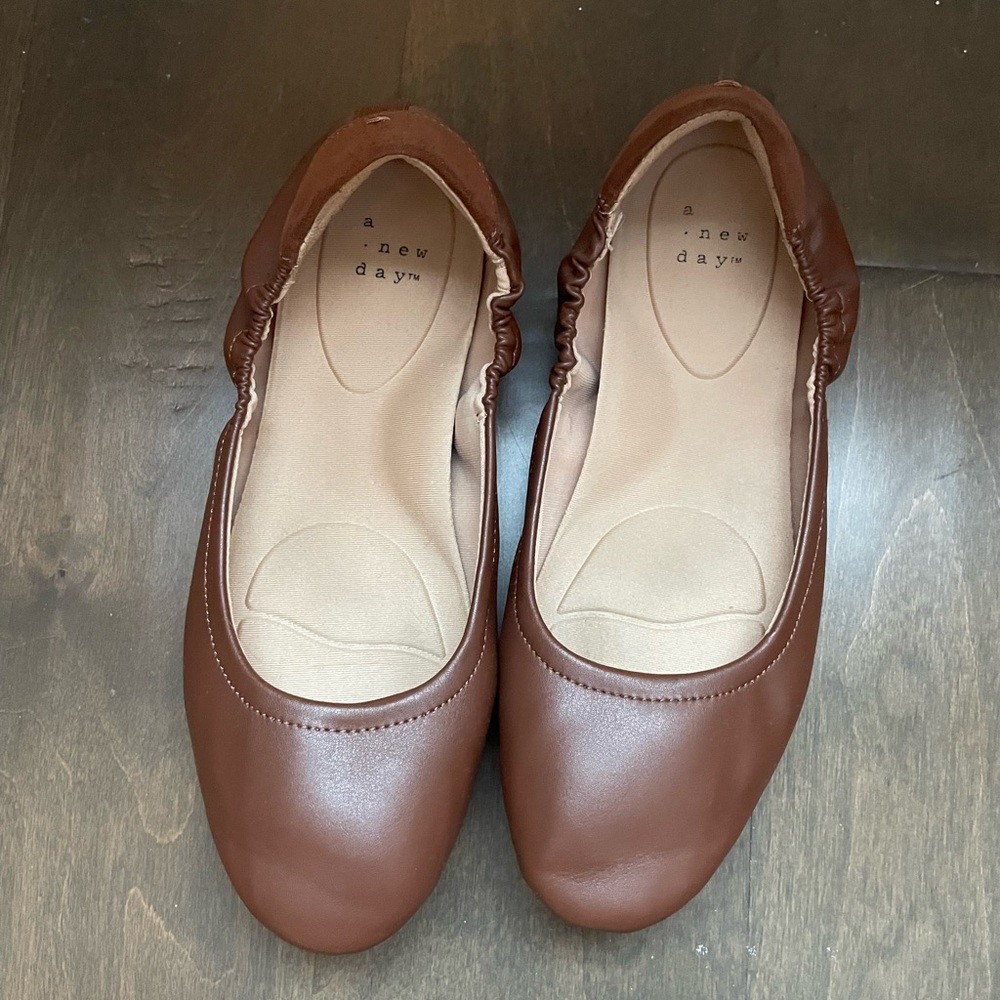 Brown round toe flats 🍁 🍂
